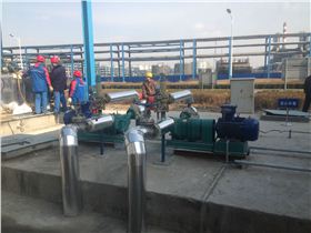 使用中的羅德凸輪轉子泵 使用中的羅德凸輪轉子泵